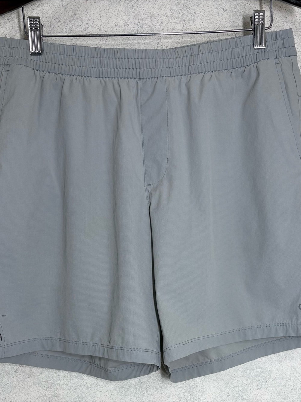Gap Men's Shorts GapFit Moisture Wicking Quick Dry Ez Movement Zip Pocket EUC